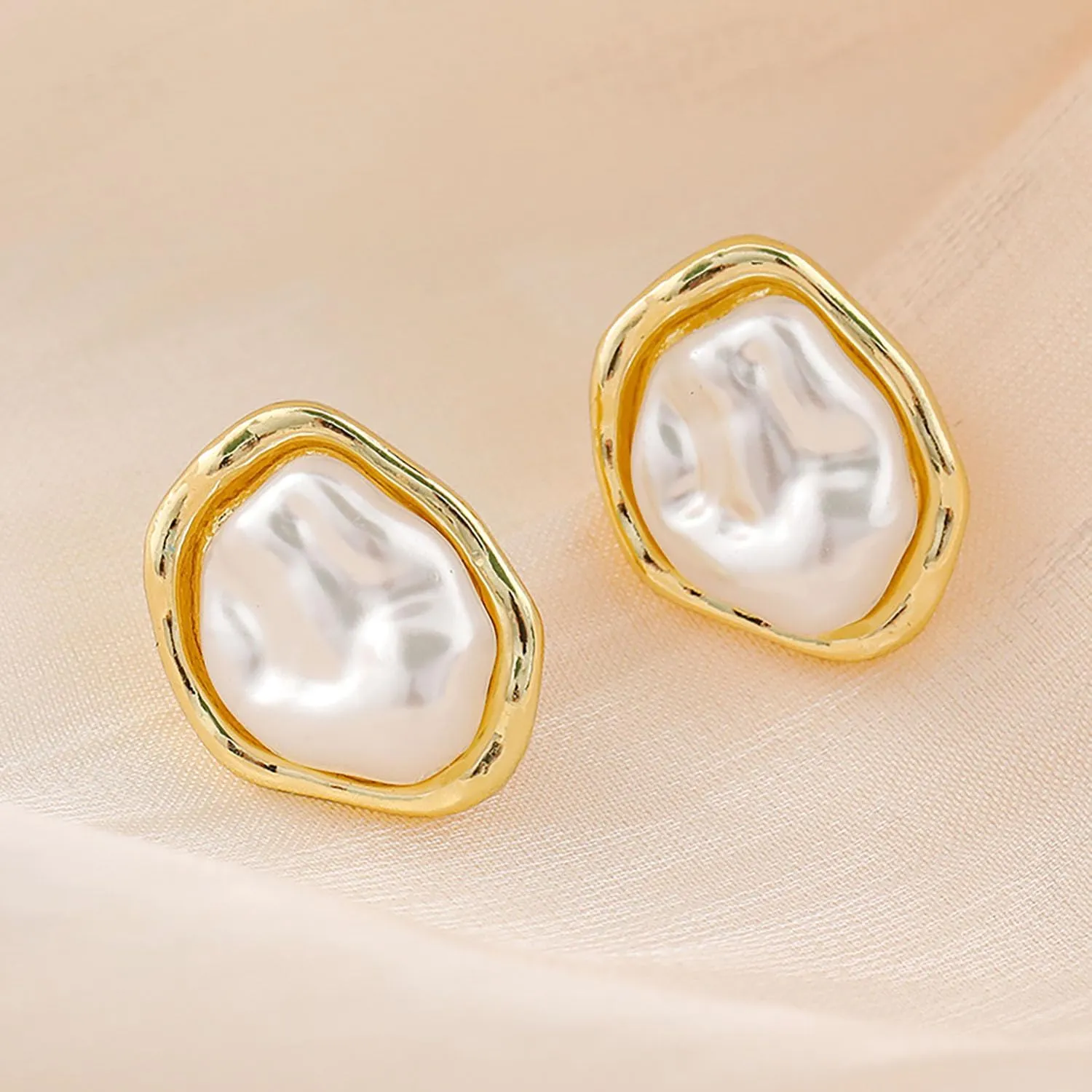 Baroque Pearl Stud Earrings For Women 14k Gold Plated Irregular Pearl Earrings Chunky Big Pearl Earrings Vintage Pearl Statement Earrings Jewelry Gift For Women