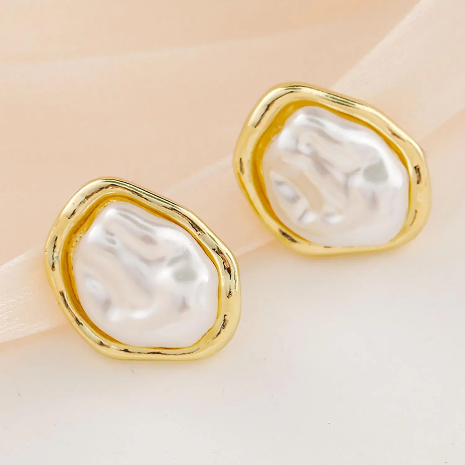 Baroque Pearl Stud Earrings For Women 14k Gold Plated Irregular Pearl Earrings Chunky Big Pearl Earrings Vintage Pearl Statement Earrings Jewelry Gift For Women
