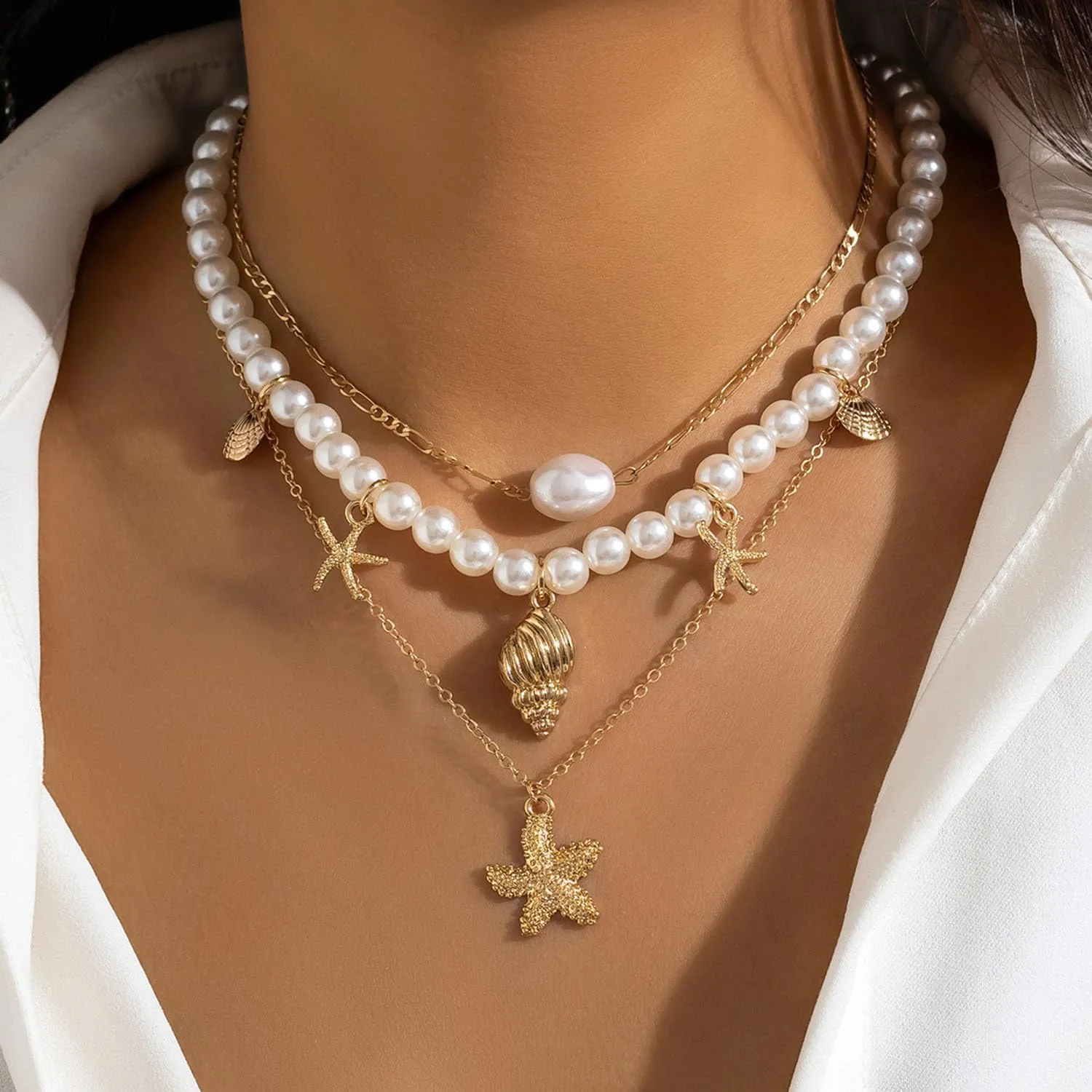 Cowrie Shell Necklace for Women Natural Sea Shell Beads Choker Necklace Gold Shell Charm Necklace Adjustable Layered Seashell Beach Necklace Summer Jewelry Gift for Women