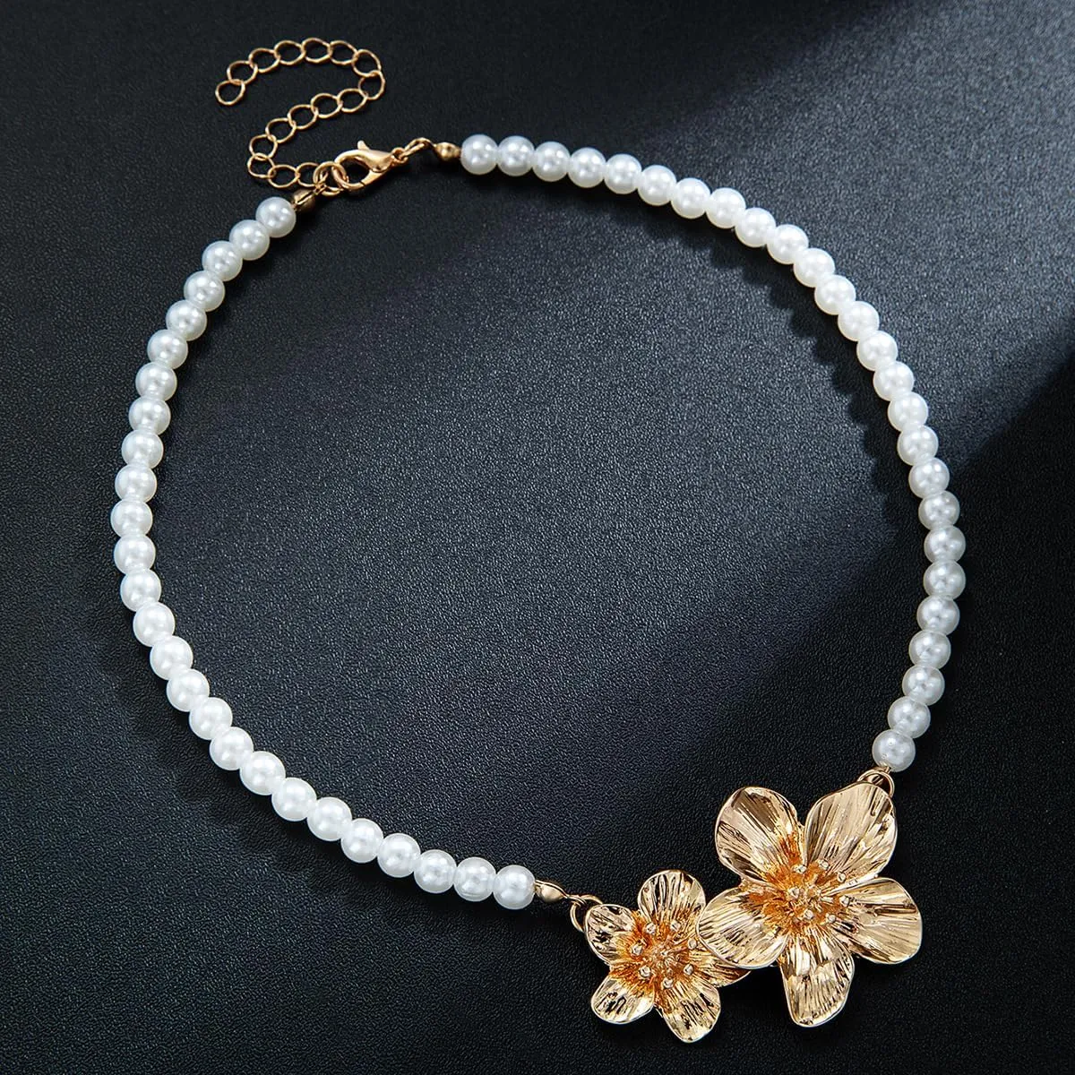 Dainty Elegant Flower Pendant Necklaces Handmade Adjustable Imitation Pearl Beaded Floral Choker Necklace Bohemia Summer Beach Statement Collar for Women Party Wedding Jewelry Gifts