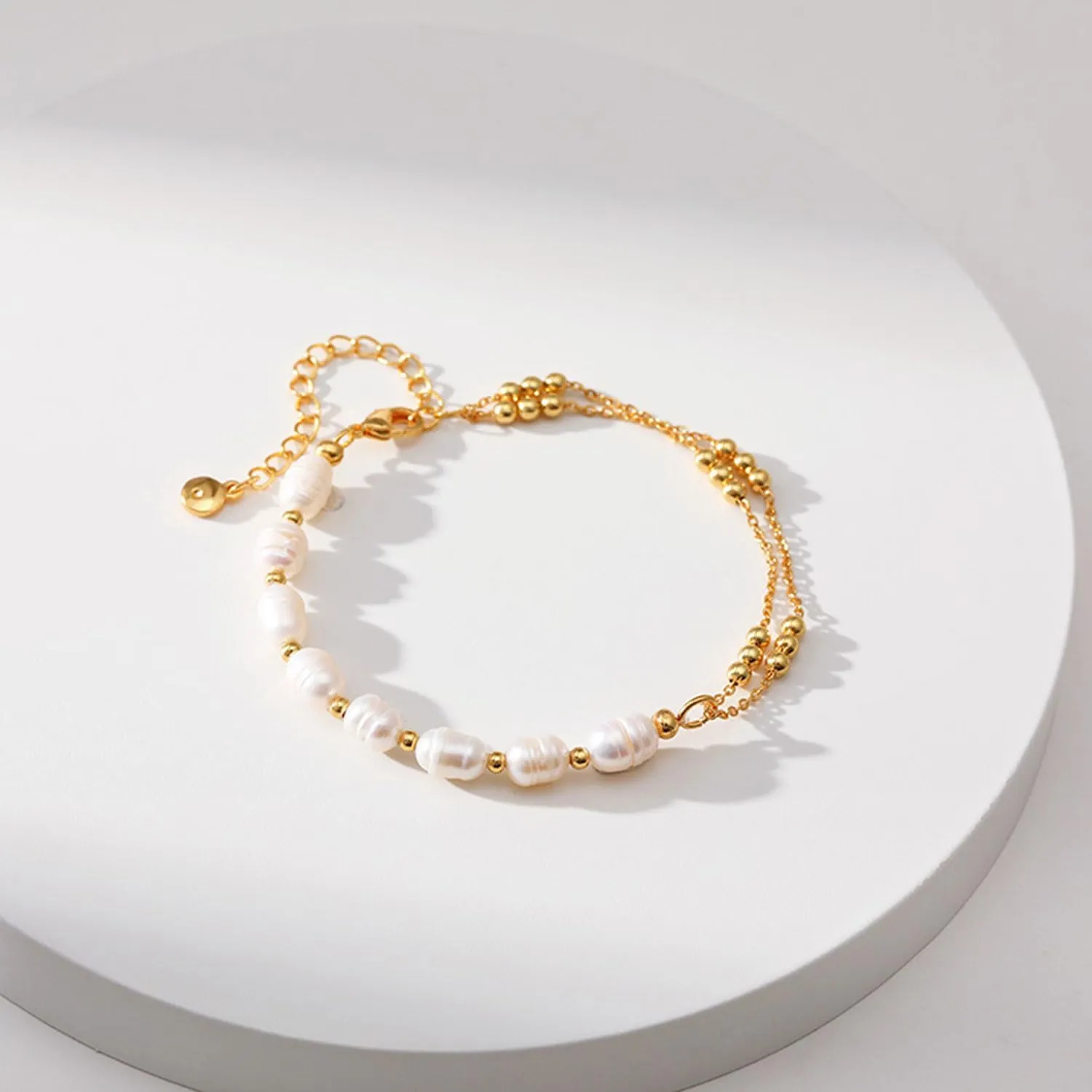 Dainty Pearl Bracelet for Women, 18K Gold Layered Pearl Bracelet Small Pearl Bracelet Pearl Gold Bracelet Bridesmaid Jewelry Gifts
