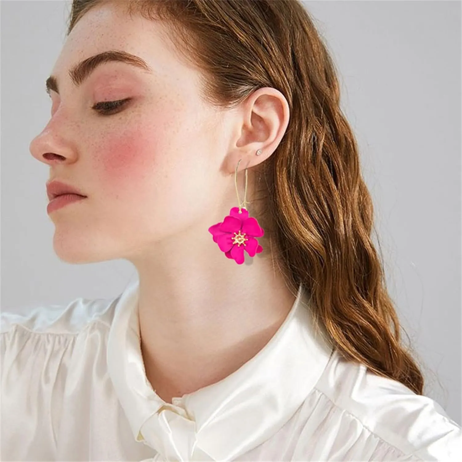 Dreuyet Charm Bohemian Daisy Flower Earring Necklaces Set for Women Elegant Matte Floral Long Petal Dangle Earrings Chic Layered Tiered Drop Earrings Seaside Holiday Jewelry