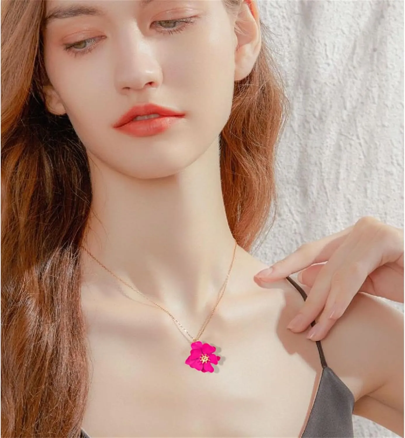 Dreuyet Charm Bohemian Daisy Flower Earring Necklaces Set for Women Elegant Matte Floral Long Petal Dangle Earrings Chic Layered Tiered Drop Earrings Seaside Holiday Jewelry