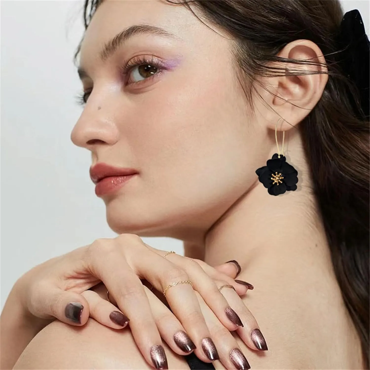 Dreuyet Charm Bohemian Daisy Flower Earring Necklaces Set for Women Elegant Matte Floral Long Petal Dangle Earrings Chic Layered Tiered Drop Earrings Seaside Holiday Jewelry