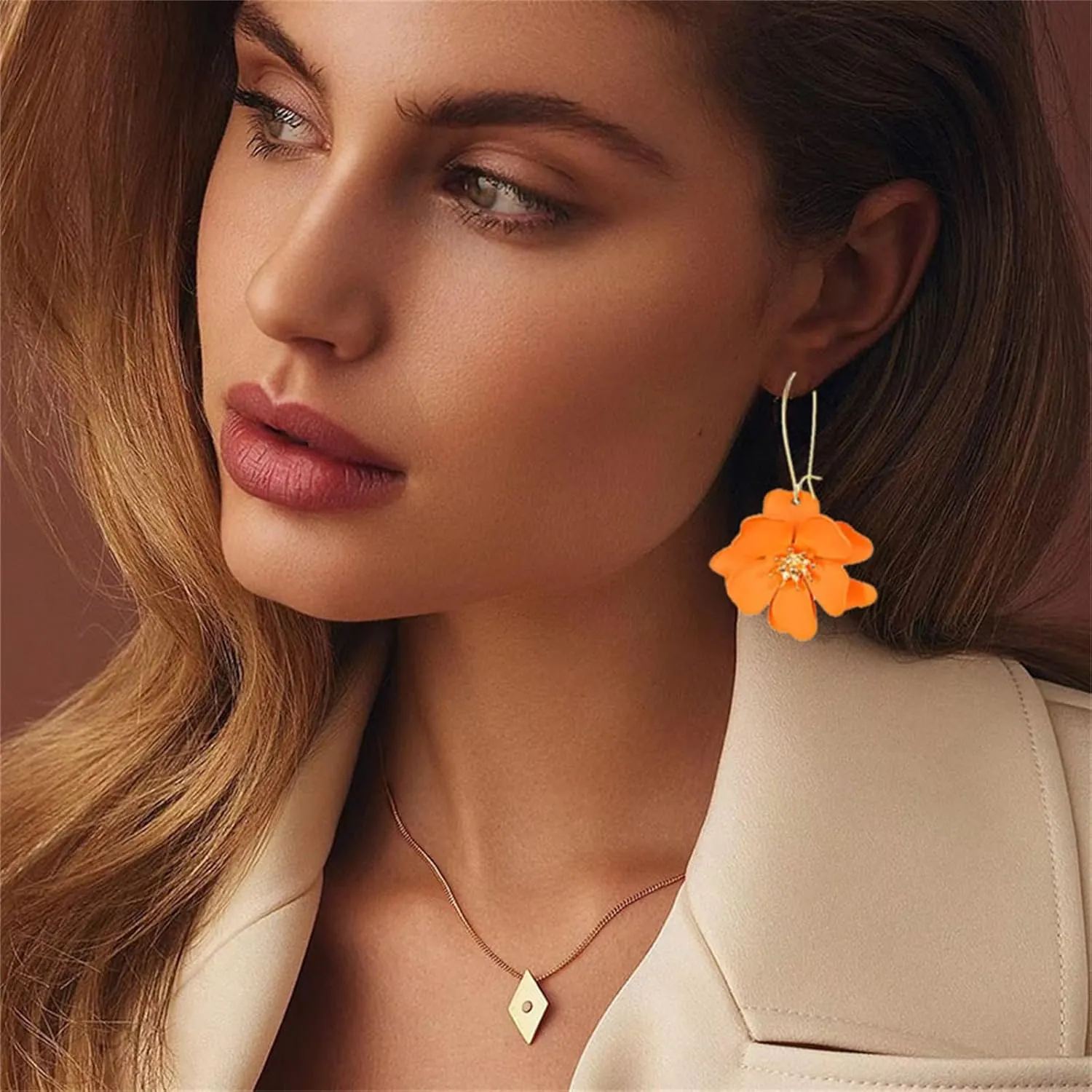 Dreuyet Charm Bohemian Daisy Flower Earring Necklaces Set for Women Elegant Matte Floral Long Petal Dangle Earrings Chic Layered Tiered Drop Earrings Seaside Holiday Jewelry