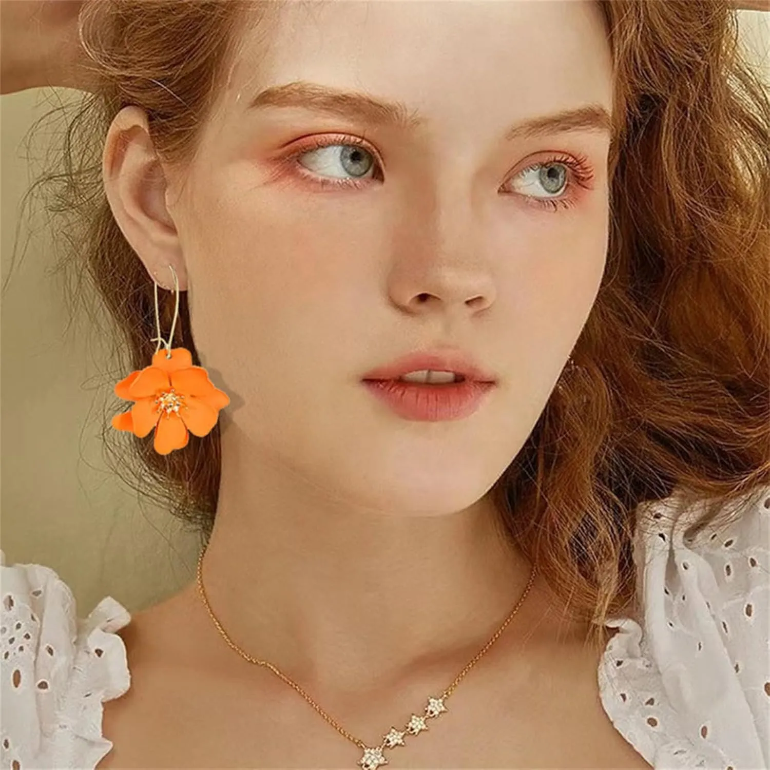 Dreuyet Charm Bohemian Daisy Flower Earring Necklaces Set for Women Elegant Matte Floral Long Petal Dangle Earrings Chic Layered Tiered Drop Earrings Seaside Holiday Jewelry