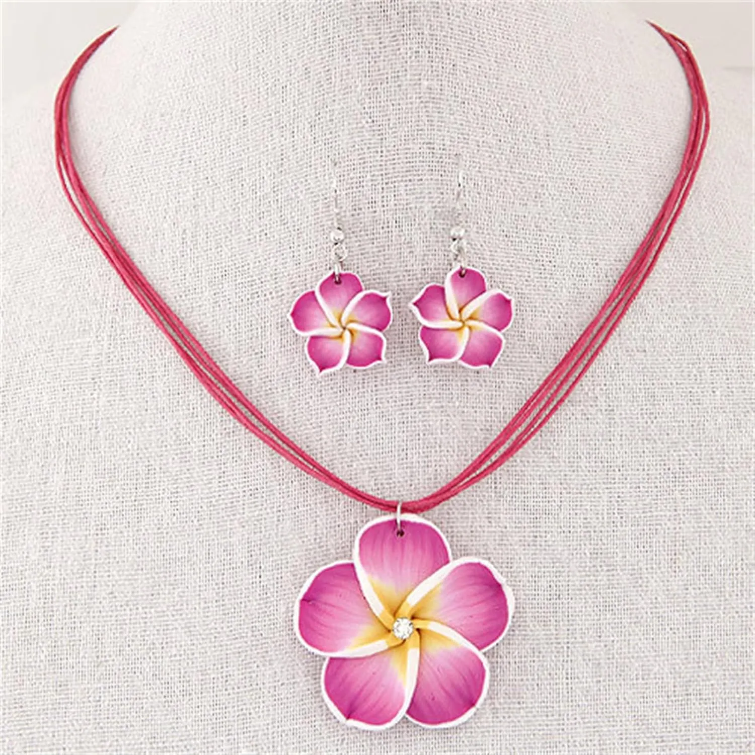 Dreuyet Colorful Plumeria Rubra Necklace Earrings Set for Women Elegant Hawaiian Style Flower Necklaces Bohemia Tropical Flower Dangle Earrings Luau Beach Party Accessories