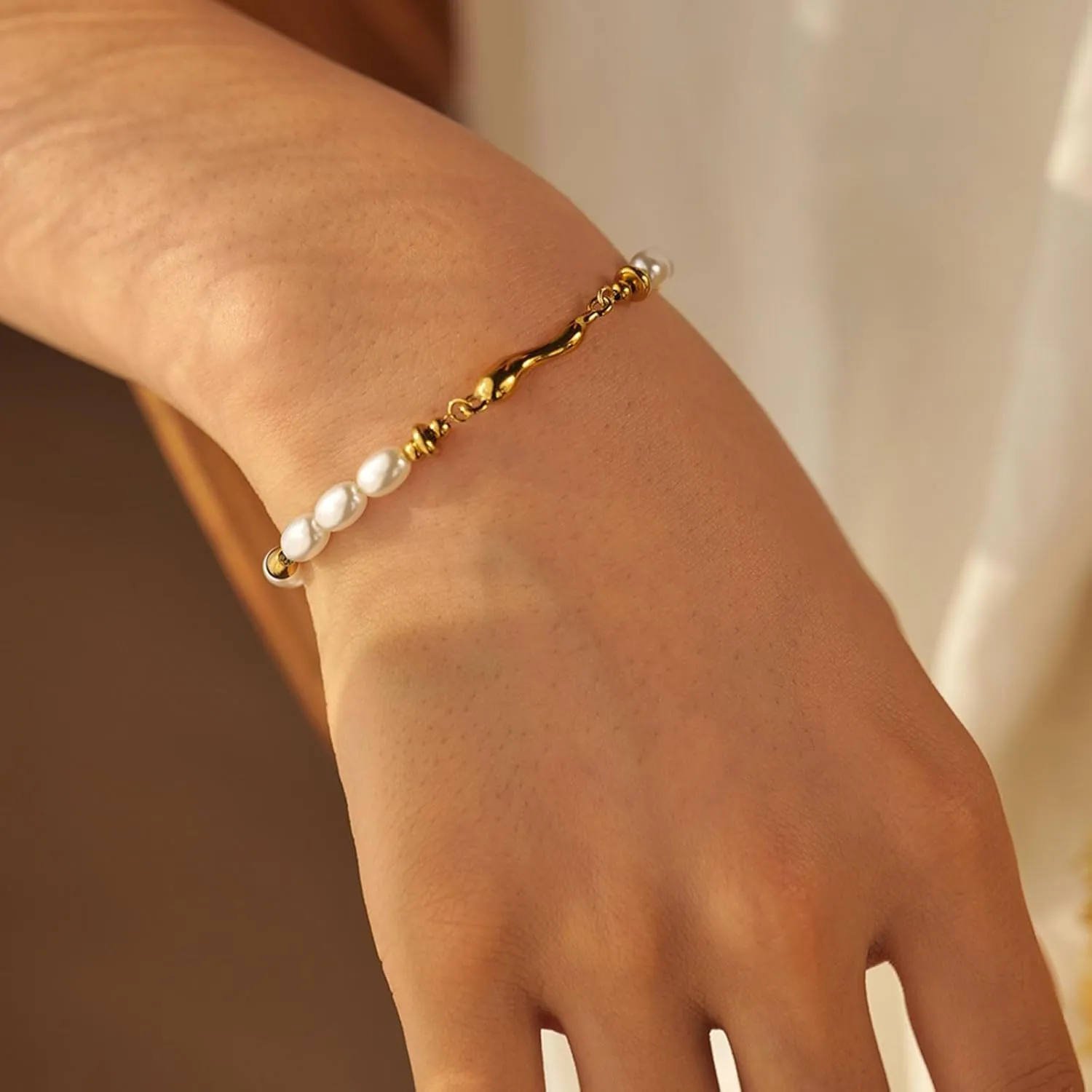 Gold Pearl Bracelets for Women, 18K Gold Dainty Pearl Bracelets Simple Stainless Steel Adjustable Pearl Gold Bracelet Bridesmaid Jewelry Gifts