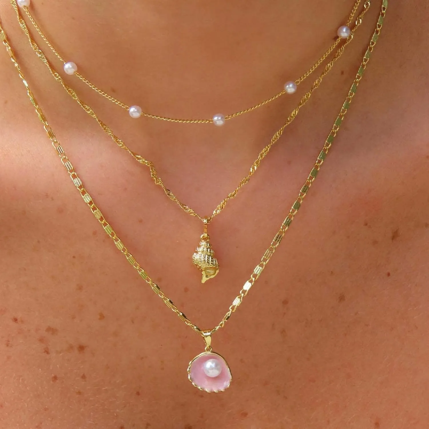Gold Shell Starfish Necklace for Women Layered Pearl Seashell Pendant Necklace Adjustable Boho Surfer Choker Necklace Hawaii Beach Vacation Summer Jewelry