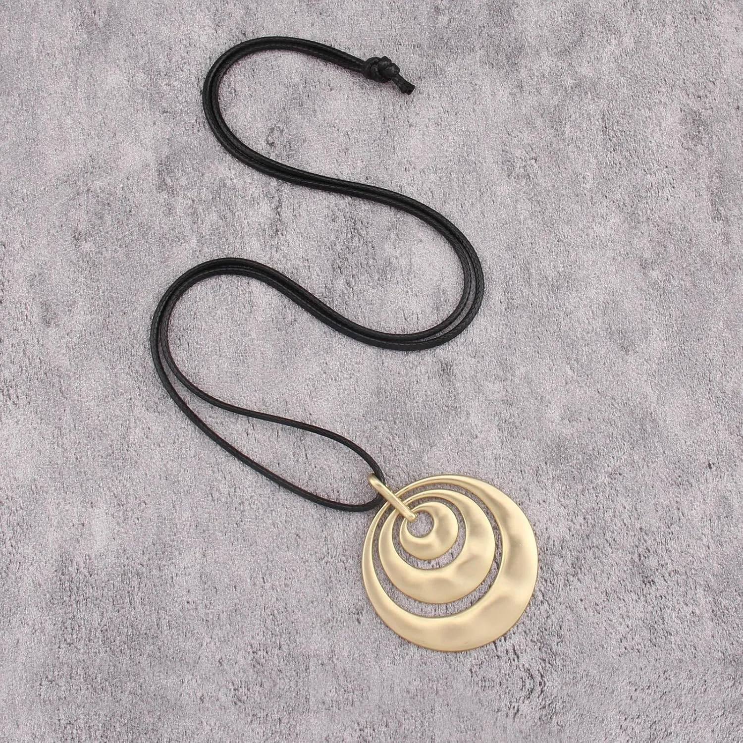 JAOYU Bohemian Necklaces for Women Leather Necklace Wood Pendant Choker Long Brown Necklace Chunky Circle Boho Hippie Jewelry