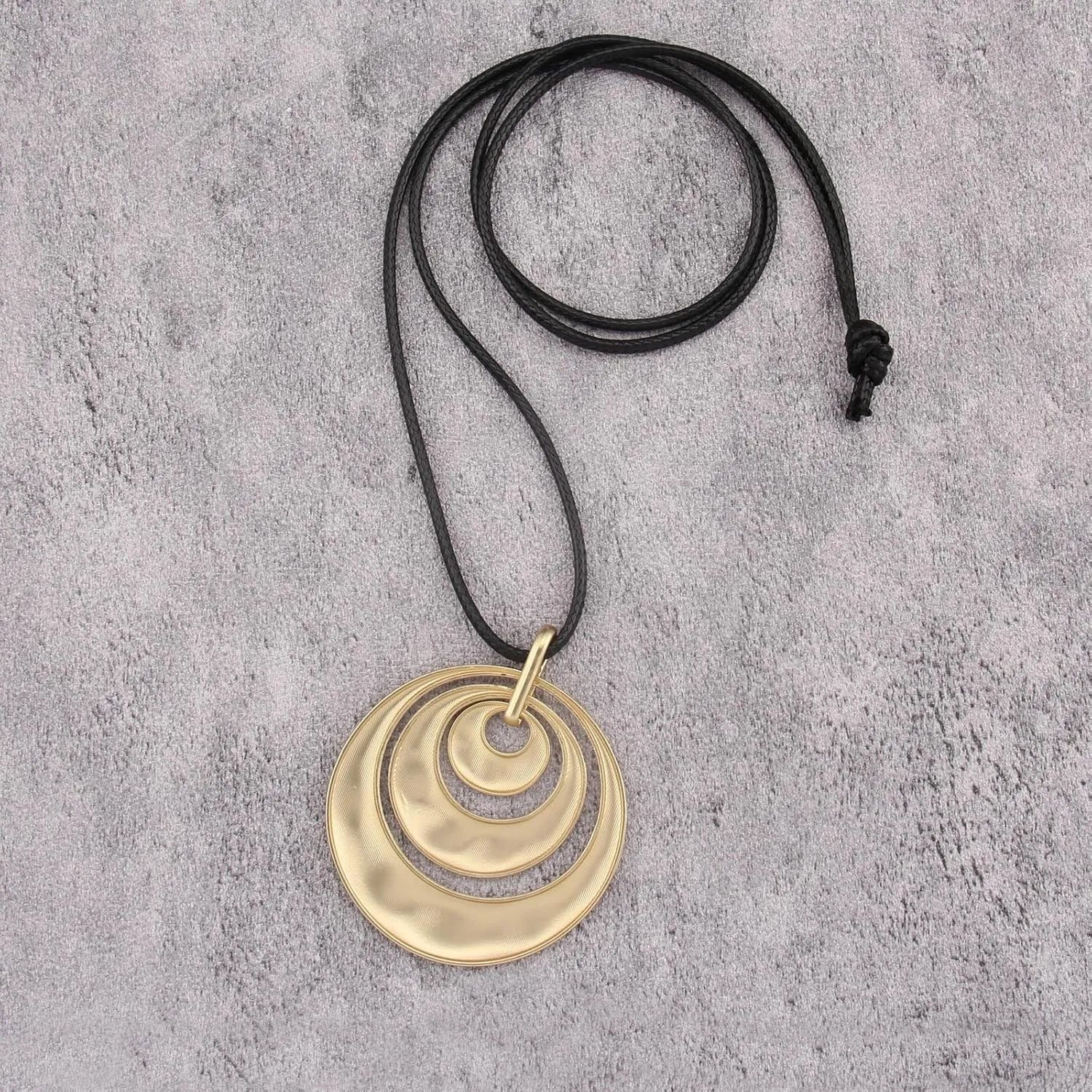 JAOYU Bohemian Necklaces for Women Leather Necklace Wood Pendant Choker Long Brown Necklace Chunky Circle Boho Hippie Jewelry