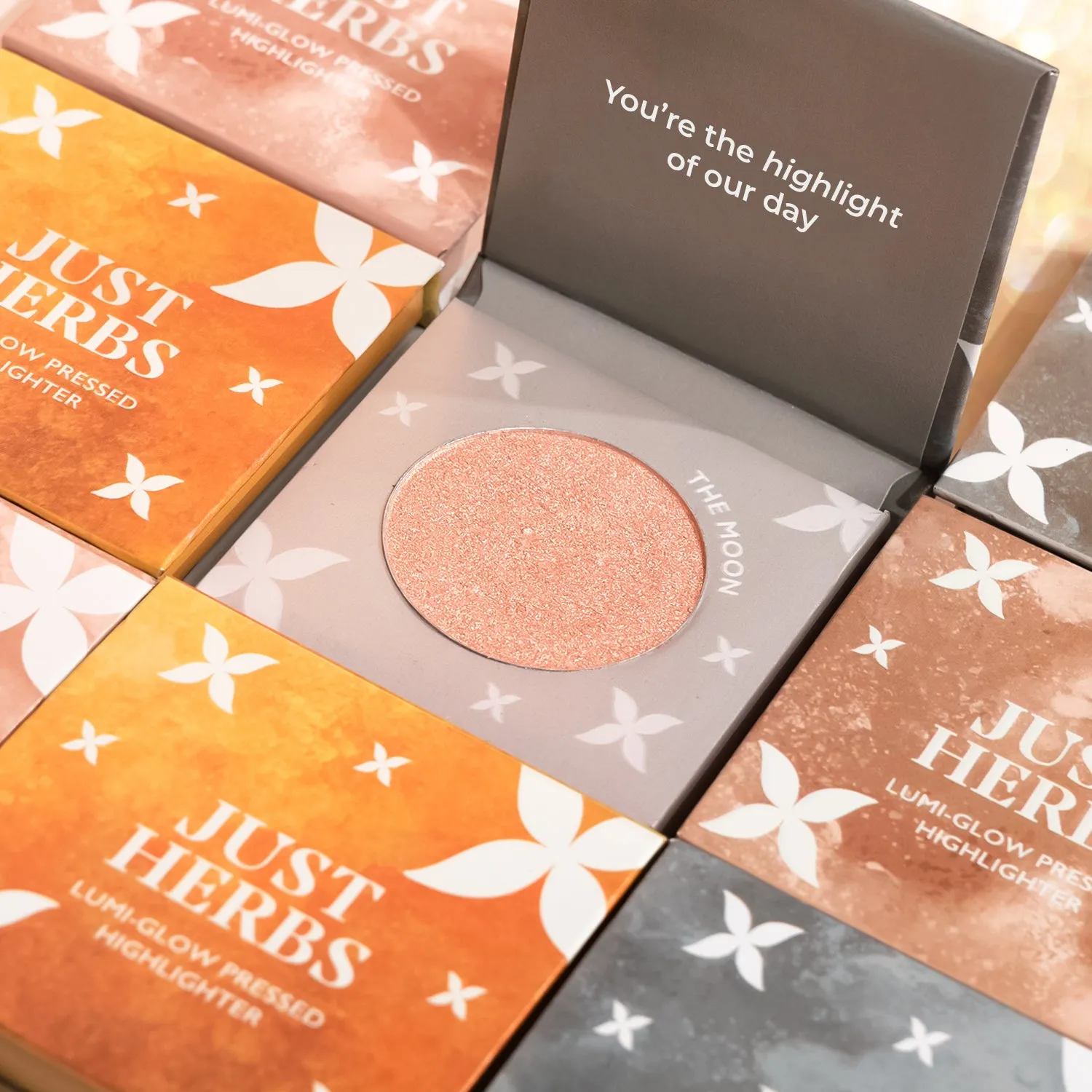 Lumi-glow Pressed Highlighter with Shea Butter and Amla : 3.5 g