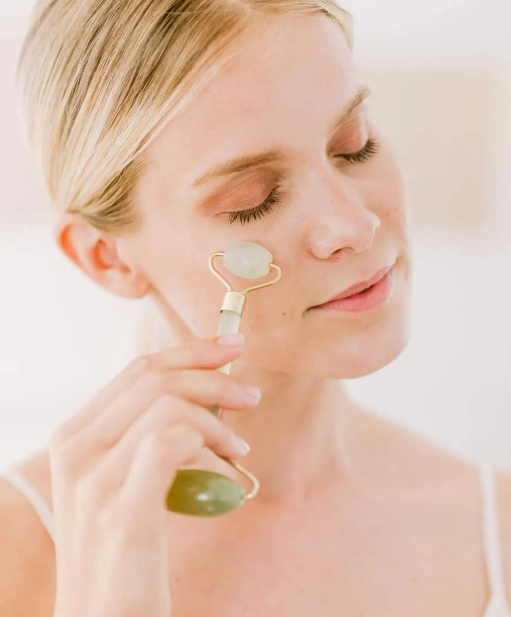 Luna Nectar Jade Roller For Lymphatic Drainage, Depuffying Dark Eye Circles, Natural Facial Contouring and Relaxation of Facial Tension
