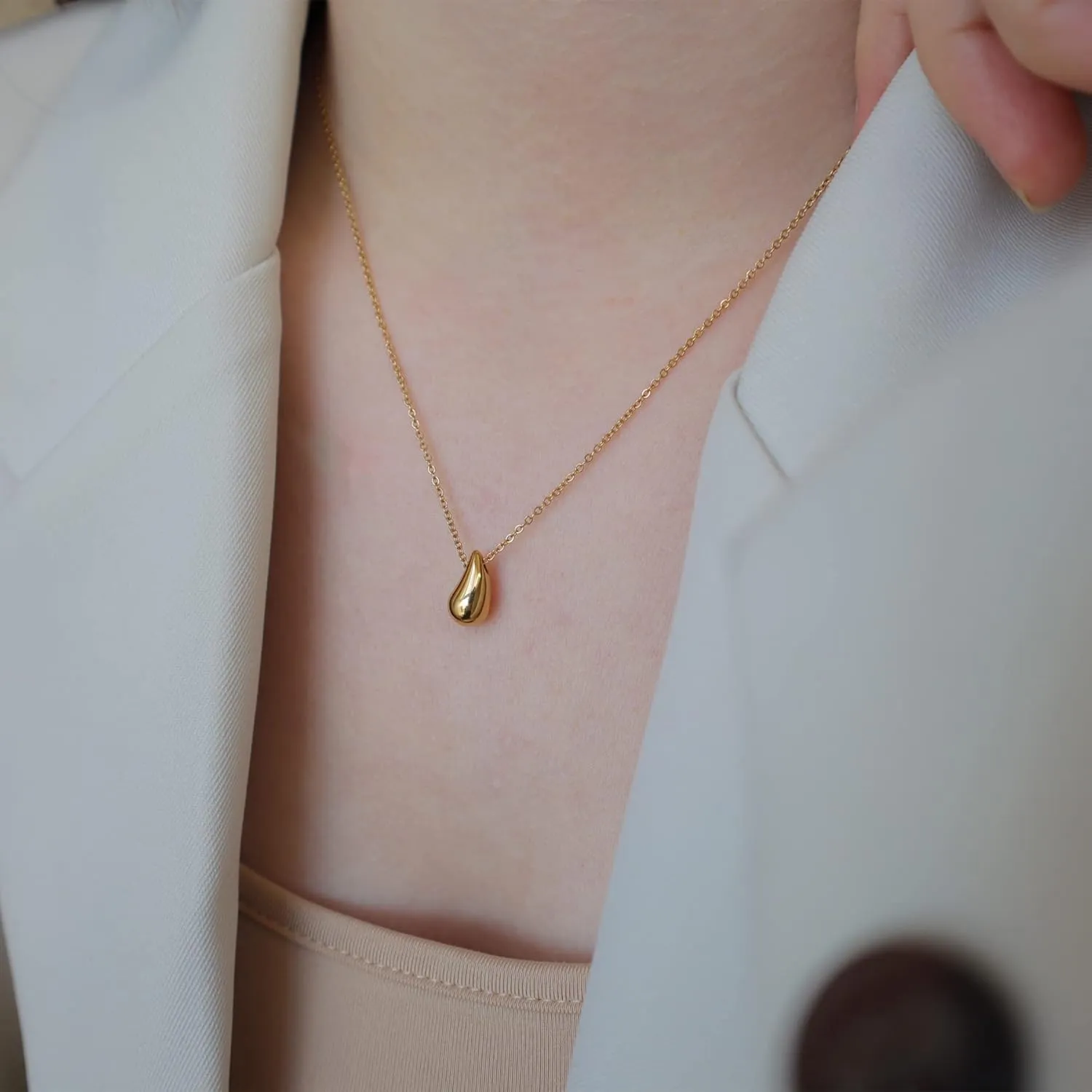 ONLYJUMP 14K Gold Plated Tear Pendant Necklaces for Women Dainty Minimalist Teardrop Necklace Simple Elegant Waterdrop Necklaces Silver Chain Necklace Layering Cute Pendant Choker Necklace Trendy Jewelry Gift
