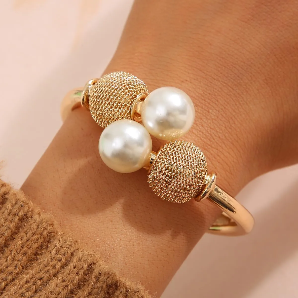 Pearl Bracelet for Women Dainty Gold Bangles Bracelet Prom Jewelry Rhinestone Bracelet Crystal Bracelet Wedding Jewelry for Brides Bridesmaid Gifts