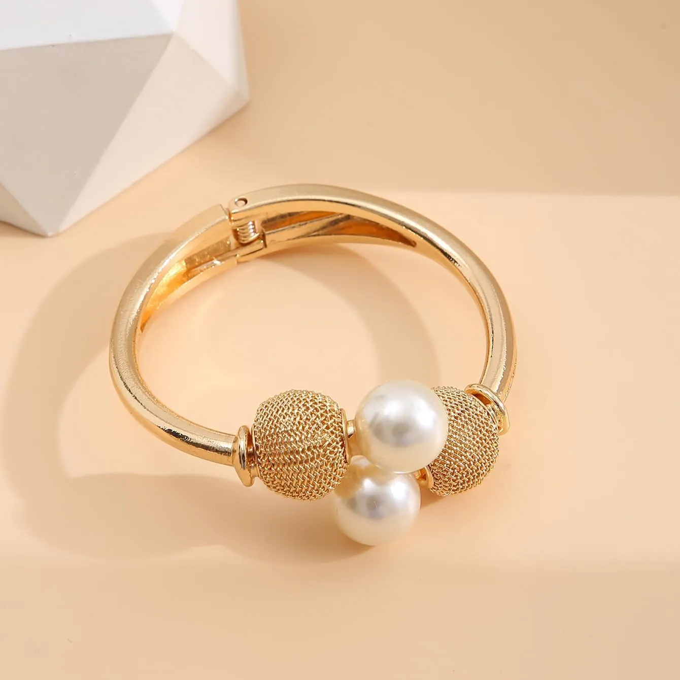 Pearl Bracelet for Women Dainty Gold Bangles Bracelet Prom Jewelry Rhinestone Bracelet Crystal Bracelet Wedding Jewelry for Brides Bridesmaid Gifts