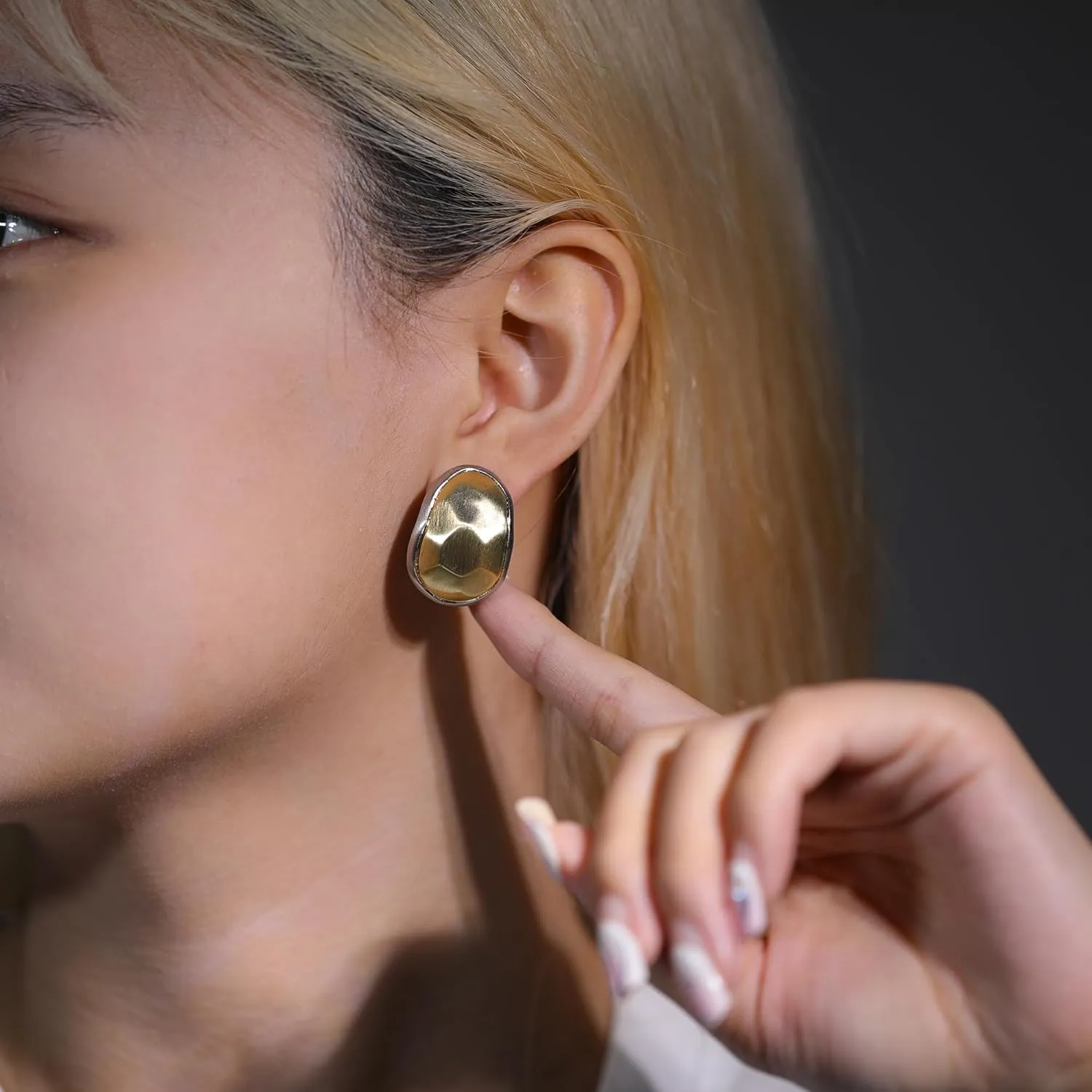 Two Tone Huggie Hoop Earrings Cross Over Design Twisted Rope Silver Gold Statement Wide Band Clip On Hoops for Women Fashion Jewelry Gift