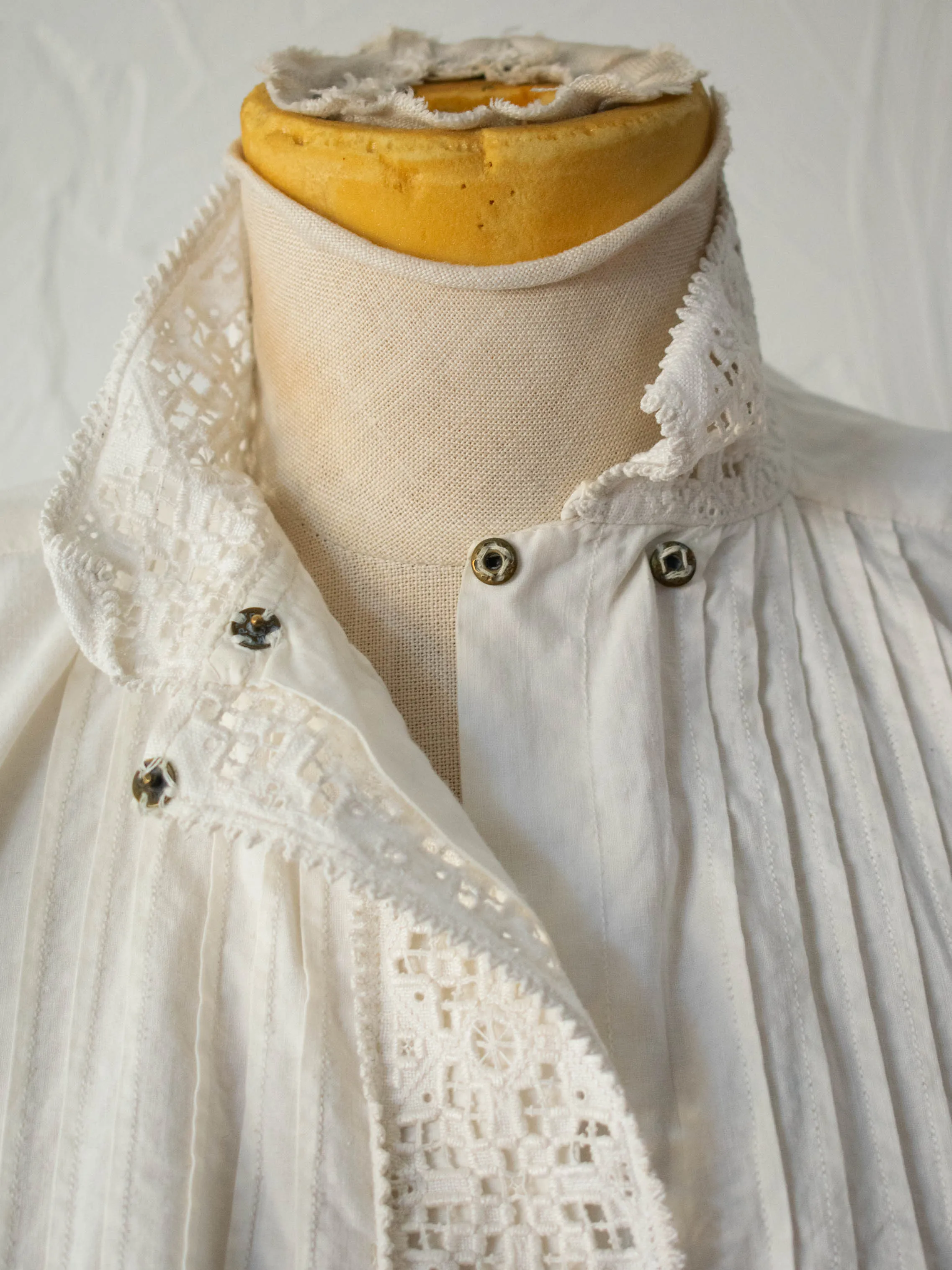 Vintage Victorian White Cotton Blouse with Crochet Detail S/M