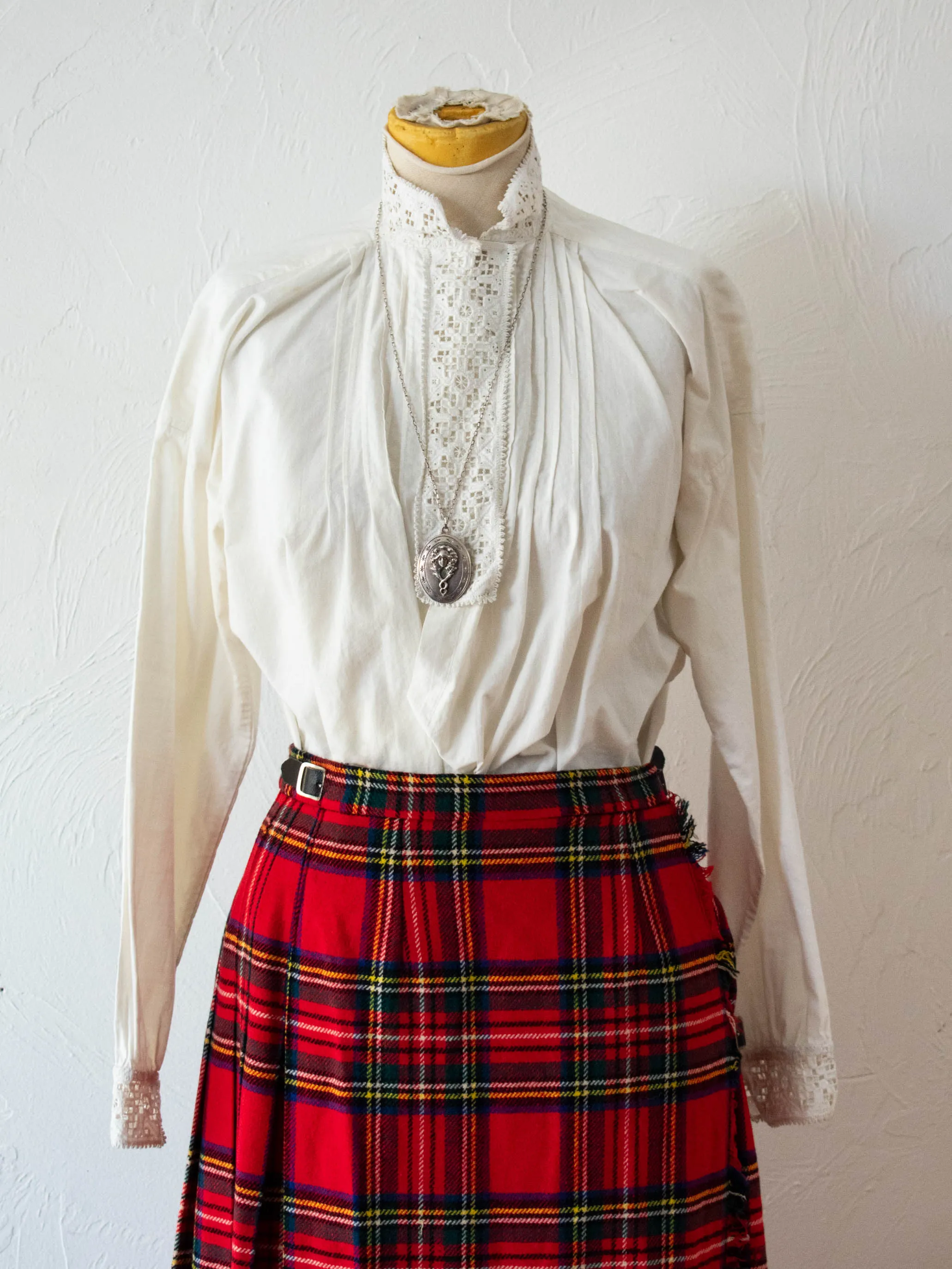 Vintage Victorian White Cotton Blouse with Crochet Detail S/M