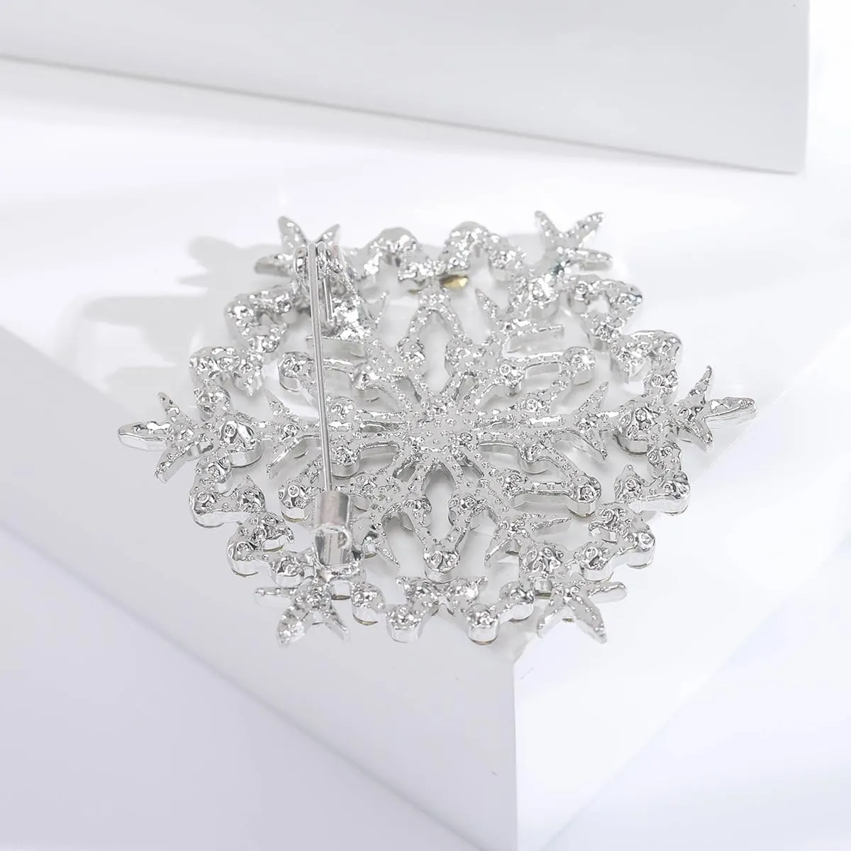 XGALBLA Fashion Clear Austrian Crystal Winter Snowflake Brooch Pins for Women Christmas Costume Jewelry